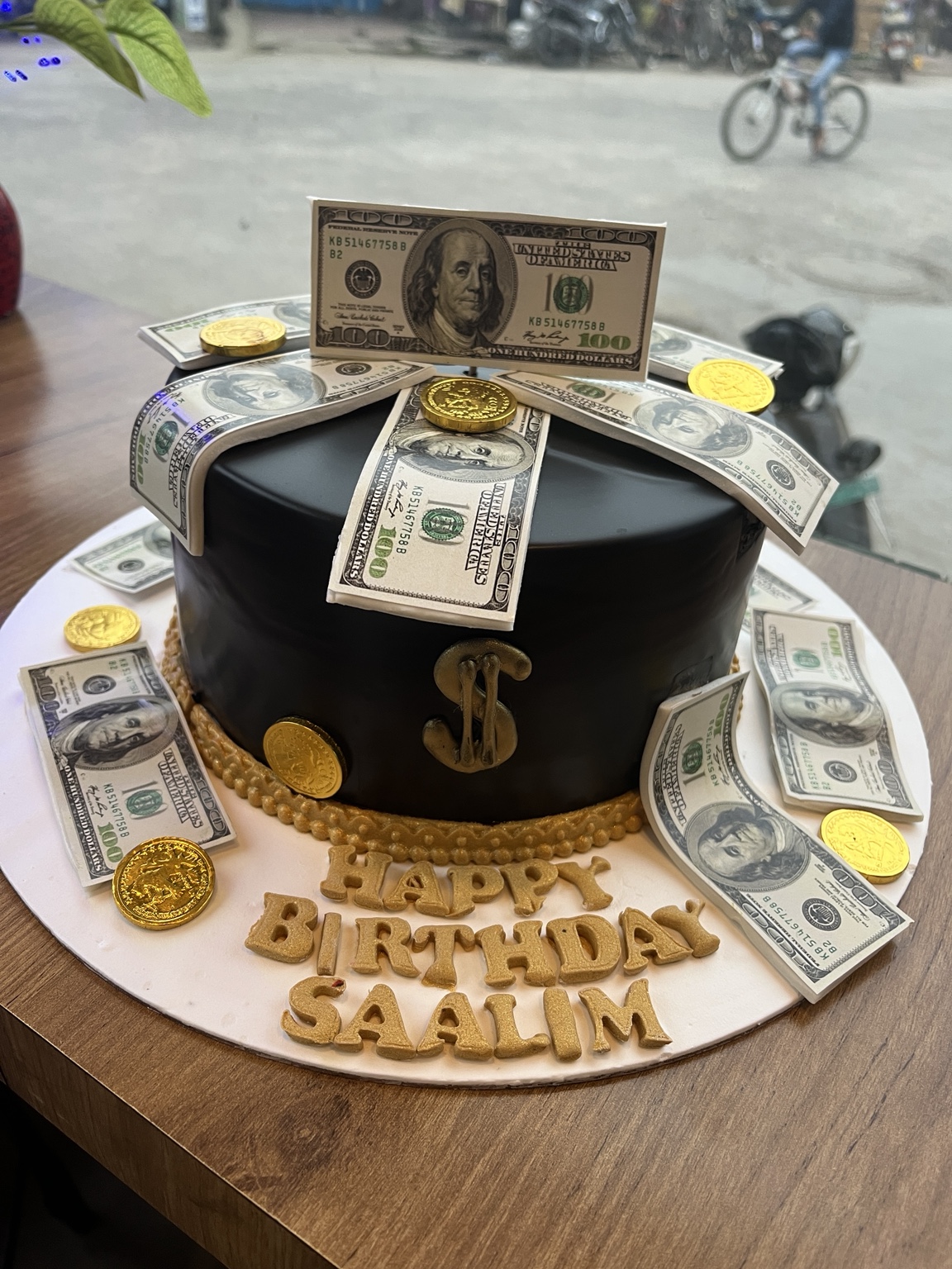 Custom money themed cake by HR FOODS