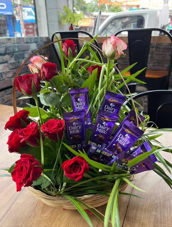 Rose and chocolate gift basket by HR FOODS